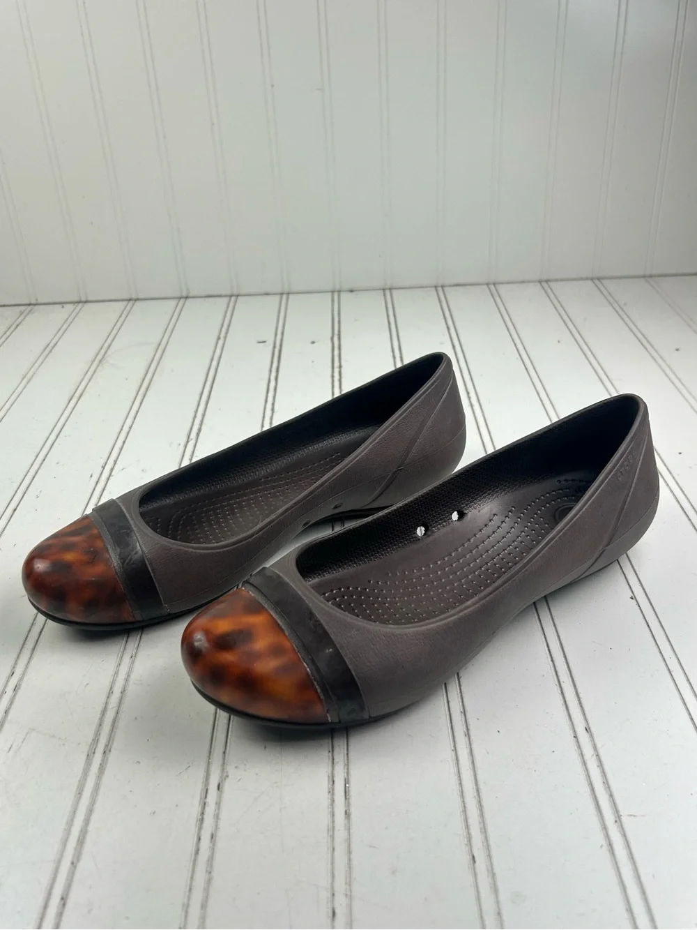 Crocs Brown Vintage Cap Toe Tortoise Lightweight Flats Women’s Size 8
